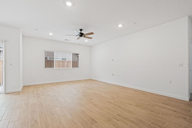 Building Photo - Brand New Three Bedroom Home in Clovis Unified School District!