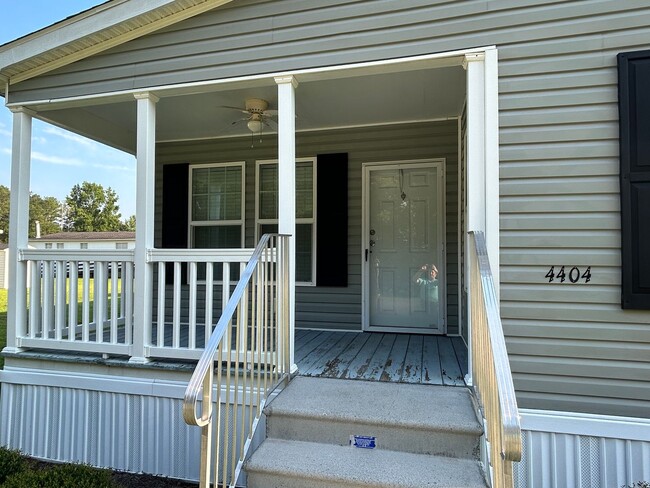 Building Photo - AVAILABLE JANUARY!!