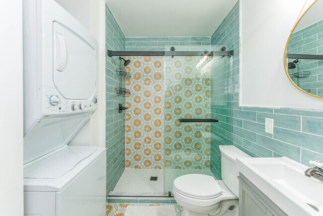Private laundry room - 108 W Henry St