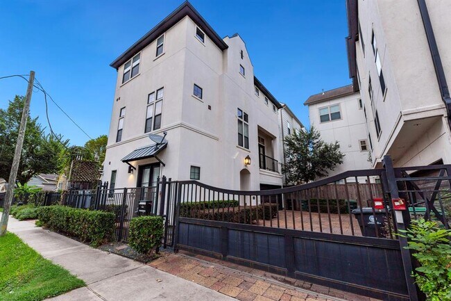 Building Photo - 1406 Hickory St