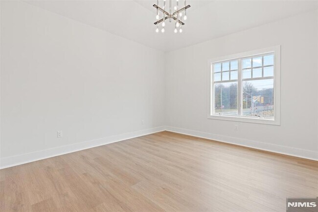 Building Photo - 445 Ramapo Valley Rd