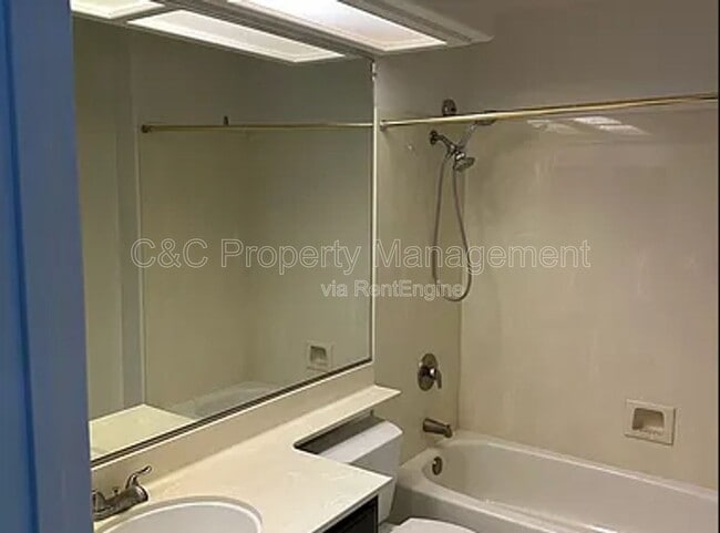 Building Photo - 542 Mill River Ln