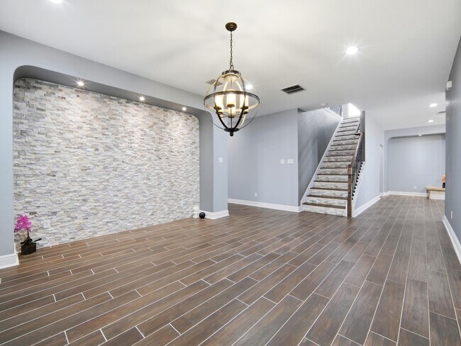 Building Photo - 4431 Oak Roset