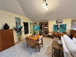 Building Photo - 333 Colebrook Dr