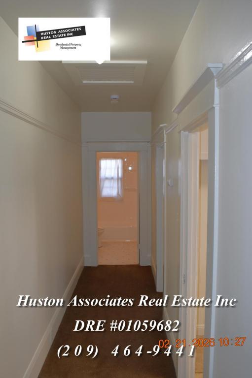 Building Photo - 845 N Lincoln St