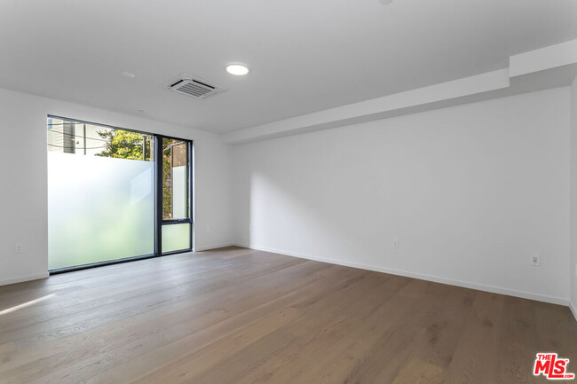 Building Photo - 1618 Hilts Ave