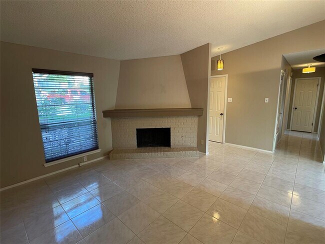 Building Photo - 6307 Shadow Valley Dr