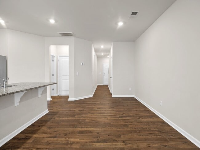 Building Photo - Modern living meets Convenience- Townhome in Greer, SC! $500 OFF First Months Rent!!