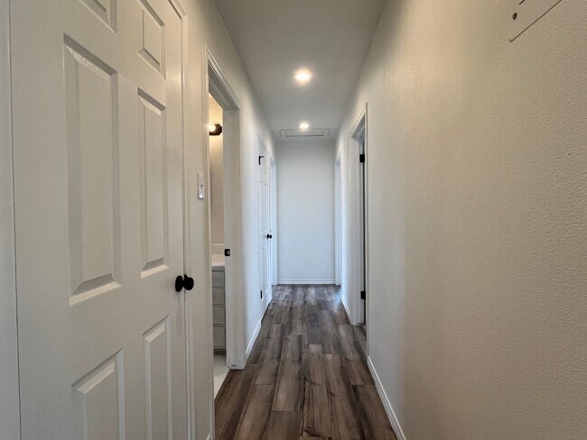 Building Photo - 3 Bedroom 2 Bath in Hopper Subdivision