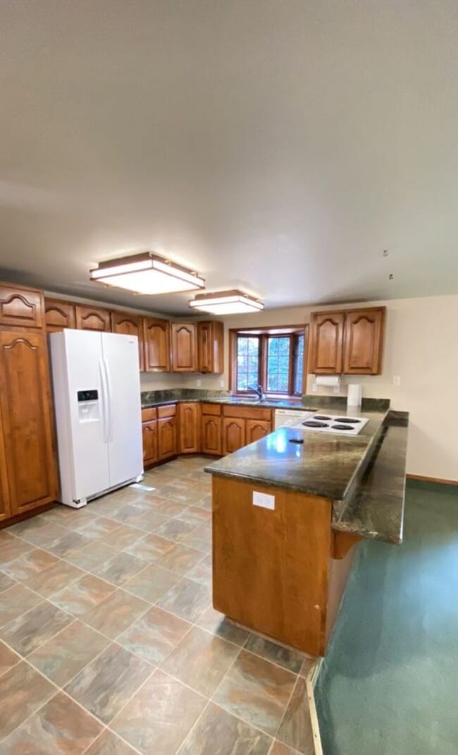 Building Photo - Spacious Four bedroom home in Post Falls