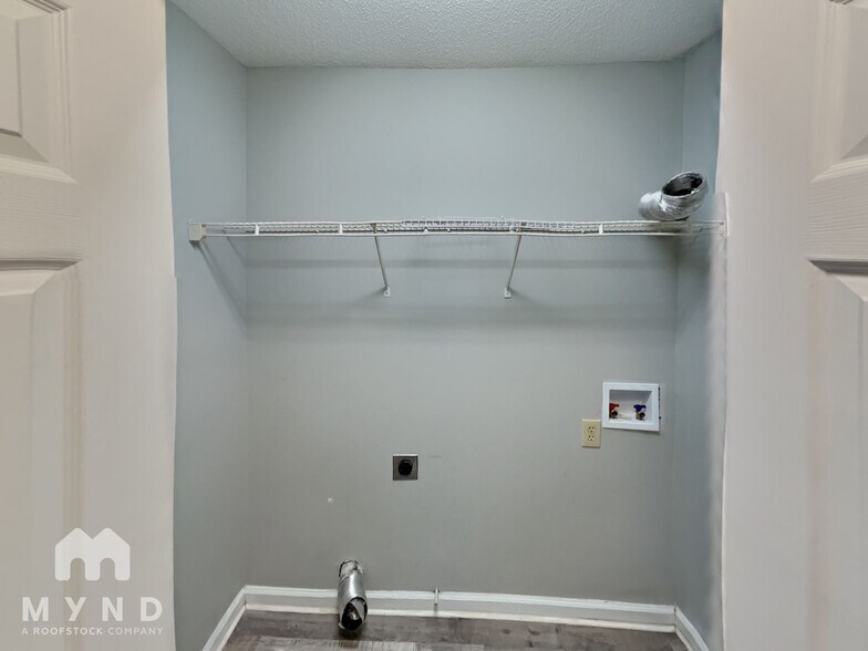 Building Photo - 2443 Hawk Ridge Dr