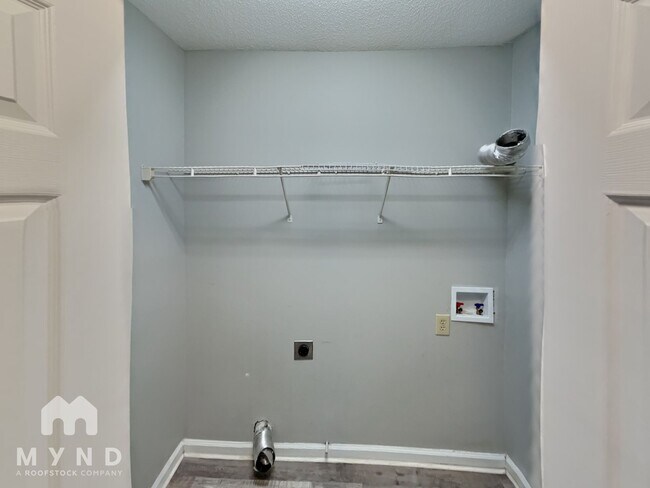 Building Photo - 2443 Hawk Ridge Dr