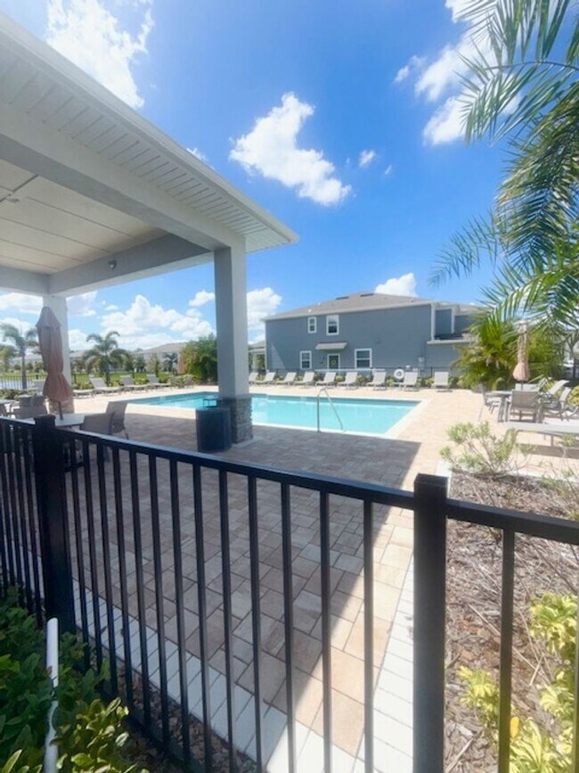 Building Photo - Grayson Square