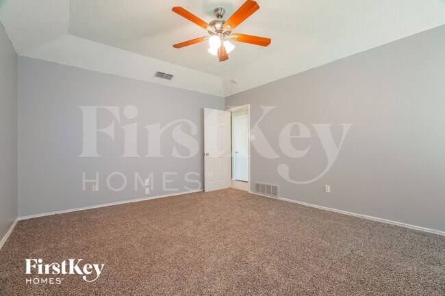 Building Photo - 5304 Tamarack Ct