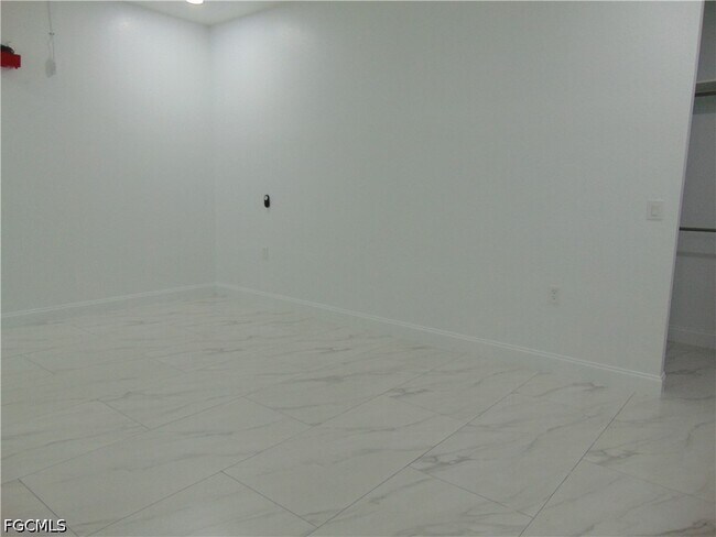 Building Photo - 9020 E Castle Cir
