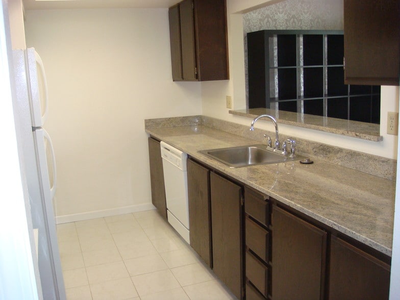 Kitchen - 3224 80th Ave SE