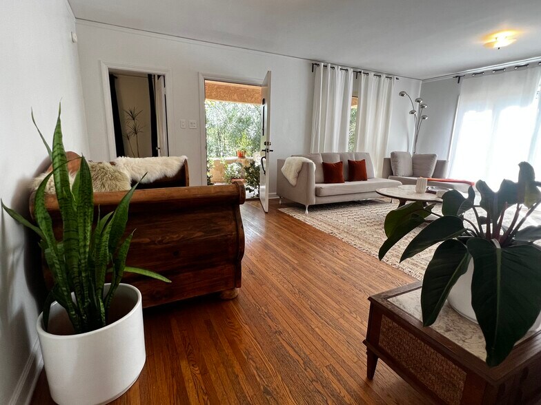 living room - 627 Tularosa Dr