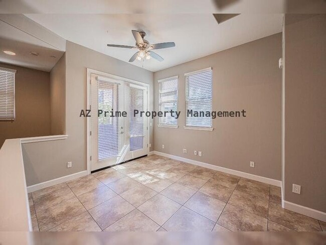 Building Photo - 563 W 6th St