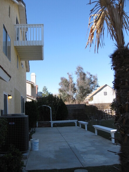 Building Photo - 253 E Avenue R2