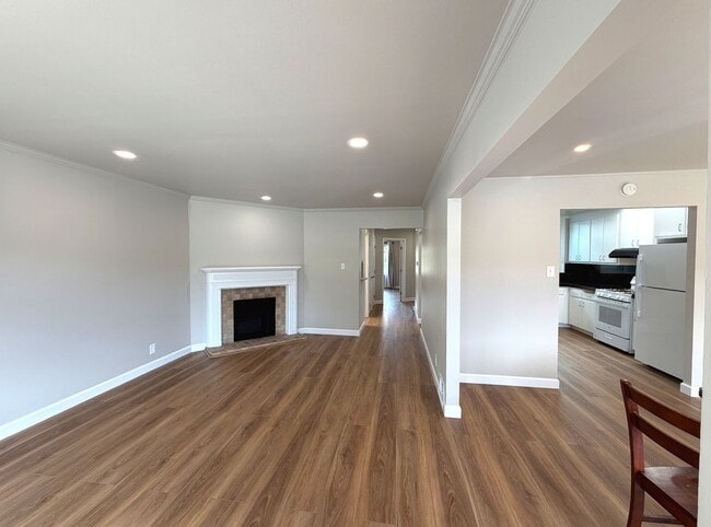 Building Photo - TOTAL REMODEL LARGE BRIGHT 1800sf 3BR/2BA/2GR Cayuga Terrace Home  AVAILABLE NOW