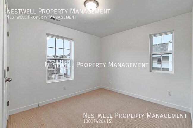 Building Photo - Stunning 3-bed Townhome in Daybreak