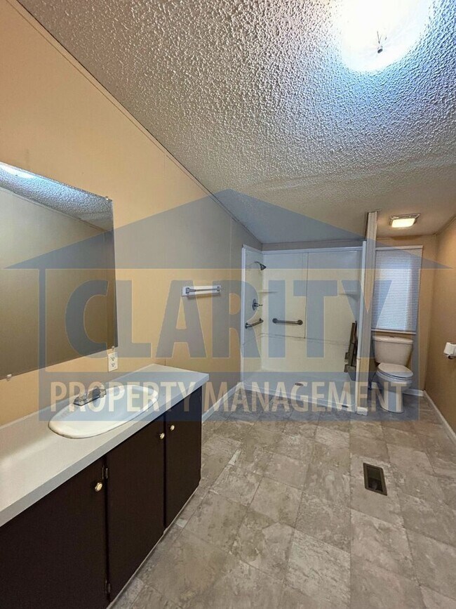Building Photo - Spacious 4-Bedroom, 2-Bath Home!