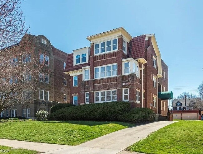 Building Photo - 14901 Lake Ave