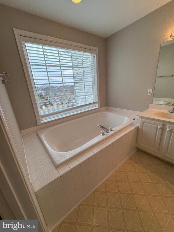 Building Photo - 45776 Mountain Pine Square