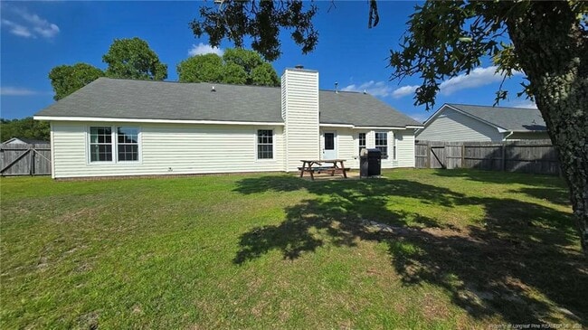 Building Photo - 700 Rim Rd