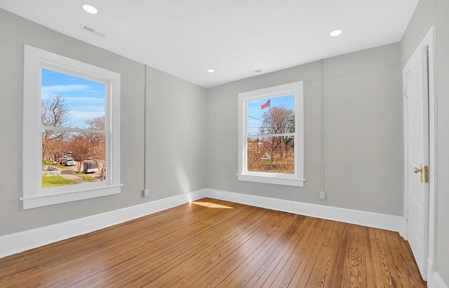 Building Photo - 507 W Washington St