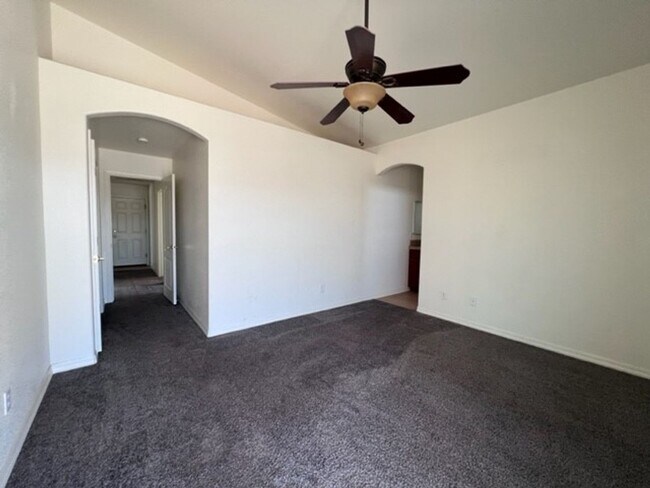 Building Photo - 3 Bedroom 2 bath Home Boat Deep Garage and RV parking Near Safeway