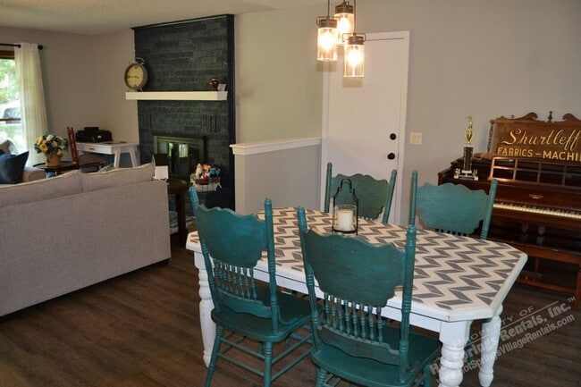 Building Photo - Lake DeSoto Area | Home |Unfurnished