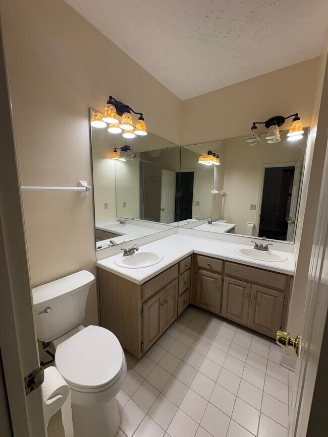 Building Photo - 2041 Station Ct