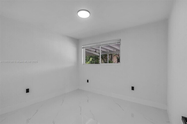 Building Photo - 741 NW 175th Dr