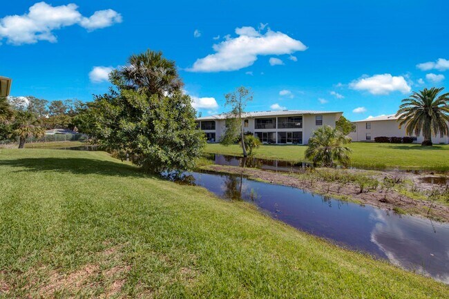 Building Photo - Bright and Spacious 2 Bedroom Condo in Spanish Pines