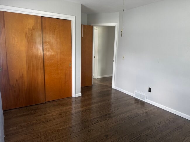 Building Photo - 745 Forde Ave