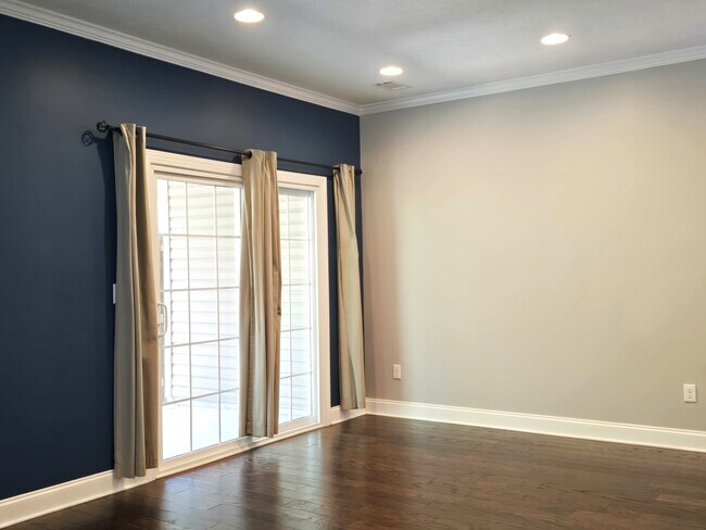Building Photo - 697 Red Cedar Ct