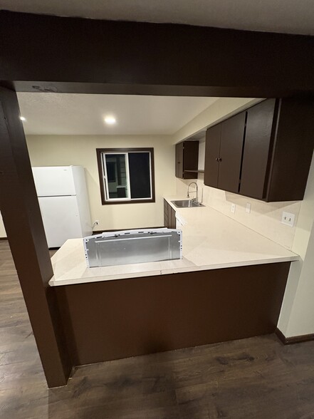 Building Photo - 8020 SW Sorrento Rd