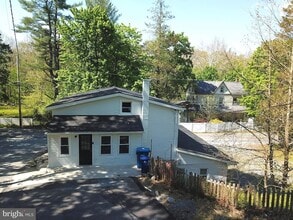 Building Photo - 798 Creek Rd