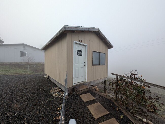 Building Photo - 820 Crest Dr