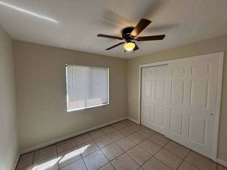 Building Photo - All tile 2/1  in San Carlos Park