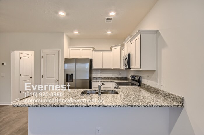 Building Photo - 130 Carver Ln