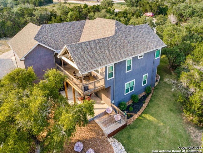 Building Photo - 5 Bedroom/3.5 Bathroom Home in the Ensenad...