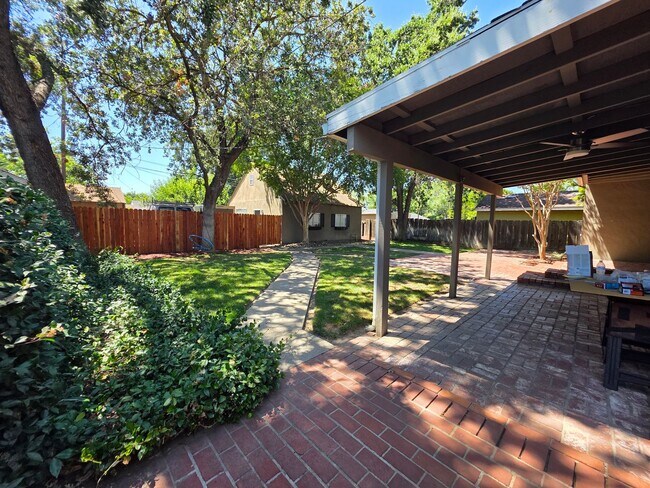 Building Photo - Charming Bungalow in La Loma neighborhood!