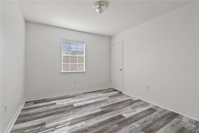 Building Photo - 520 Cedarwood Dr