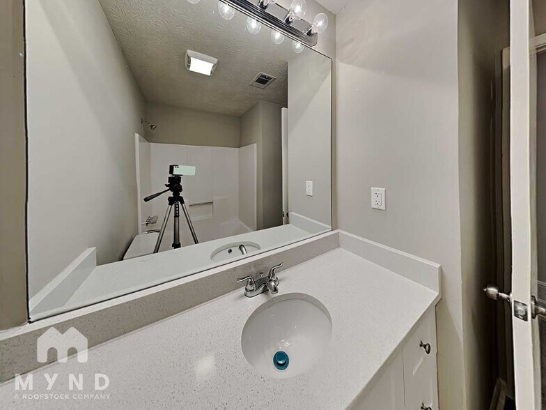 Building Photo - 3798 Leach Rd