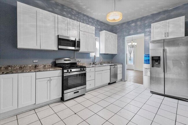 Primary Photo - 2 bedroom in Chicago IL 60607