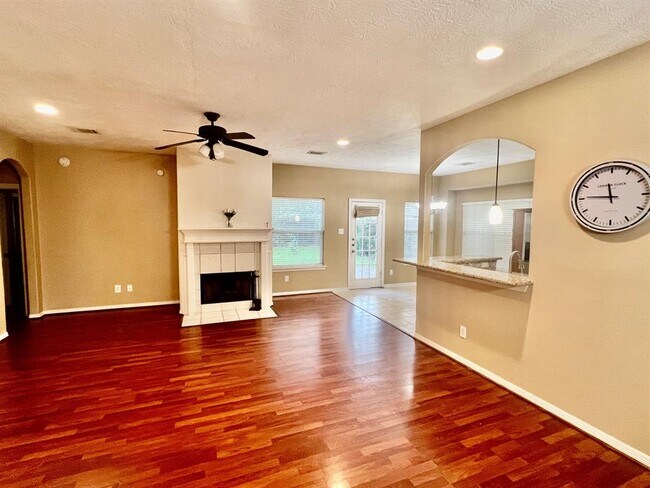 Building Photo - 2830 Spring Dusk Dr