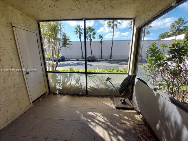 Building Photo - 253 S Cypress Rd