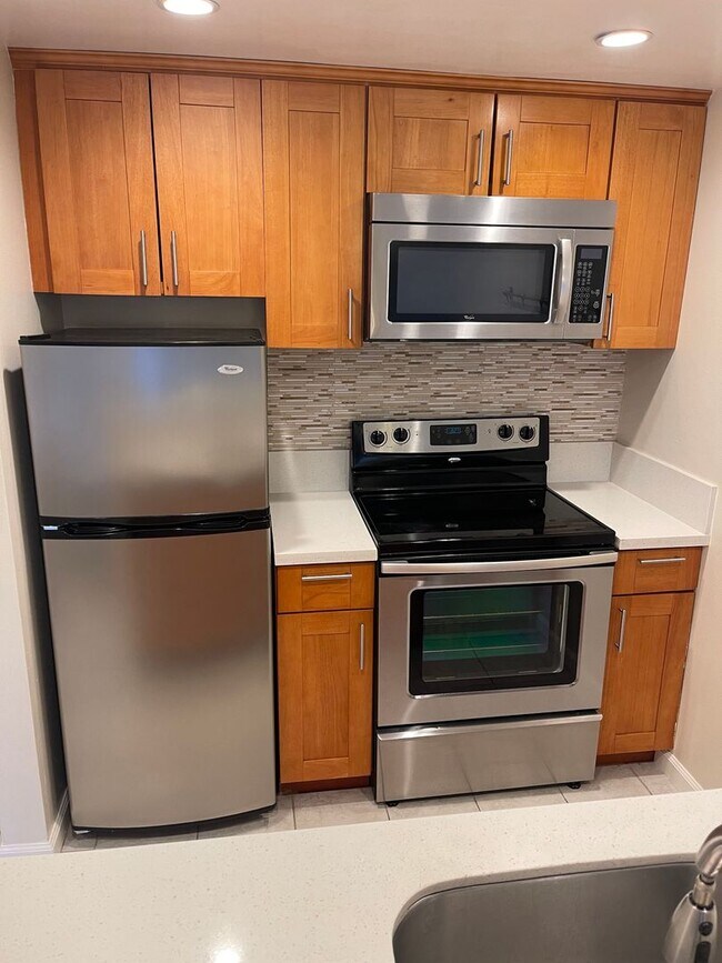 Building Photo - Spacious, open loft-style one bedroom with...